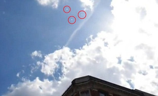 Περίεργα ιπτάμενα αντικείμενα στον Λονδρέζικο ουρανό